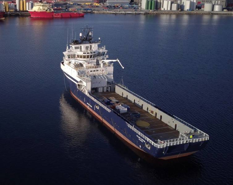 VORHER: Island Clipper: Island Offshore von Ulsteinvik, Norwegen, hat mit Umbauten Erfolge erzielt. "vorher und nachher". Fotos: Insel vor der Küste
