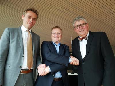 Foto tirada após a assinatura de hoje. Da esquerda: Ola Borten Moe (OKEA CCO), Rich Denny (diretor executivo da A / S Norske Shell) e Erik Haugane (CEO da OKEA)