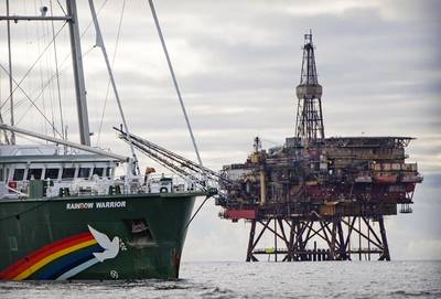 Οι ακτιβιστές της Greenpeace από την Ολλανδία, τη Γερμανία και τη Δανία επιβιβάστηκαν σε δύο πετρελαϊκές πλατφόρμες στον τομέα Brent της Shell (© Marten van Dijl / Greenpeace)