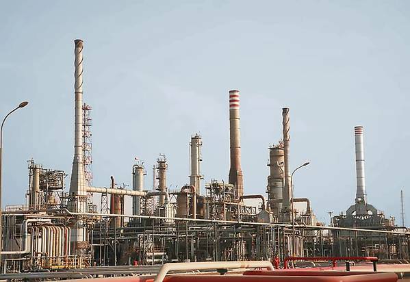 Imagem de Arquivo: Uma Instalação de Refinação no Oriente Médio (CRÉDITO: MELCAL)