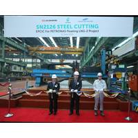 (from left) Chairman Emeritus of JGC Group, Mr. Yoshihiro Shigehisa, PETRONAS Senior Vice President & Chief Executive Officer of PETRONAS Refinery and Petrochemical Corporation (PRPC), Dr. Colin Wong Hee Huing and President