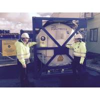 Morten Smith shows tanks to Helge Qverneland, BD Manager (Photo: Ferguson Group)