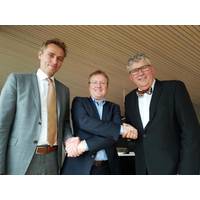 Picture taken after today’s signing. From left: Ola Borten Moe (OKEA CCO), Rich Denny (Managing Director A/S Norske Shell) and Erik Haugane (OKEA CEO)