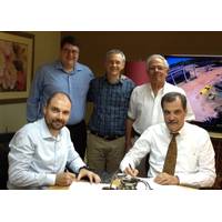 Signing ceremony between Wärtsilä and Shipyard SA. Sitting from right to left: Guillermo Ehreke, GM and owner of Naviera Yeruti and Shipyard SA; Piotr Kabacinski, GM Sales, Americas, Wärtsilä Ship Power. Standing from right to left: Eduardo Masciottra, Warag SRL, Wärtsilä agent, Buenos Aires; Jorge de la Guardia, GM and owner of Naviera Yeruti and Shipyard SA; Joe Amyot, Area Sales Director, Wärtsilä Ship Power.