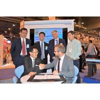 The signing at OTC 2018. Front (L to R): Rulin Yao, General Manager of China Merchants Heavy Industry (Jiangsu); Ernst Meyer, Director of Offshore Classification, DNV GL – Maritime. Back (L to R): Lixin Xu, General Manager, R&D Center at China Merchants Offshore Technology Research Center; Sichuan Wu, China Merchants Industry Holding, Co Ltd.; Cor Selen, CEO co-owner/ founder of OOS Energy; Timothy Tan, General Manager (Asia Pacific) of OOS International. (Photo: DNV GL)