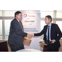 Signing CMA Total Copyright Guillaume Perrin Photo Total