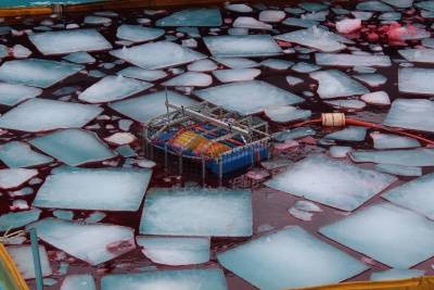 ICEHORSE Submersible Skimmer recovering oil during prototype testing at BSEE’s Ohmsett Facility. This BSEE-funded research project is part of an effort to improve oil recovery in icy Arctic waters. (Photo: BSEE)