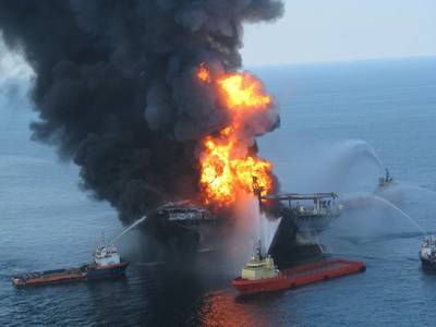 Response crews battle the blazing remnants of the off shore oil rig Deepwater Horizon April 21, 2010 (File photo: U.S. Coast Guard)