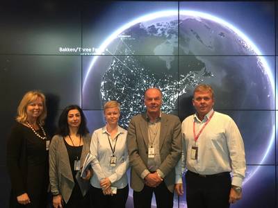 Signing of agreement between GAC EnvironHull and Statoil at Statoil’s Headquarter in Stavanger, Norway. From left to right: Åshild Eltervåg, Nadia Nikmanesh, Elin Haave, Karl Ingvar Jorgensen and Robert Anderson. (Photo: Simon Doran)