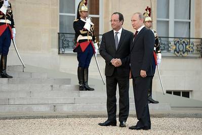 Vladimir Putin with Francois Hollande (Photo courtesy Putin's personal website)