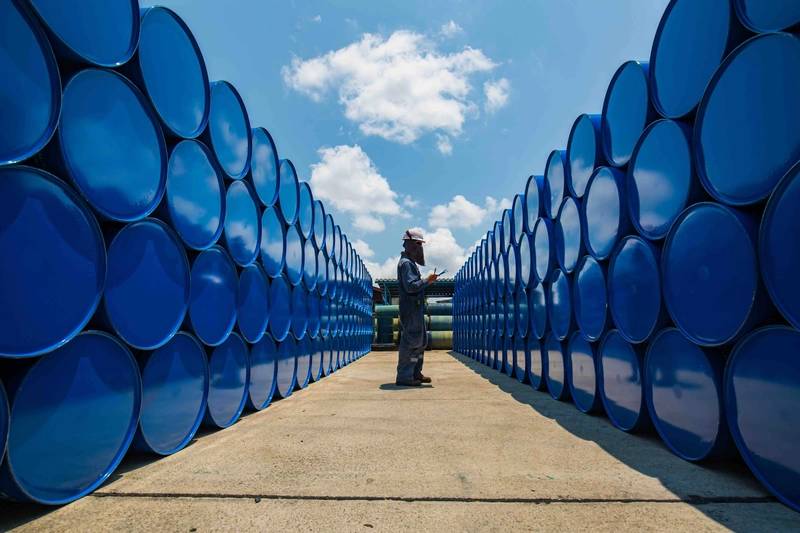 Asian Countries Rush to Stockpile Oil, Accelerate Renewables Amidst Iran War