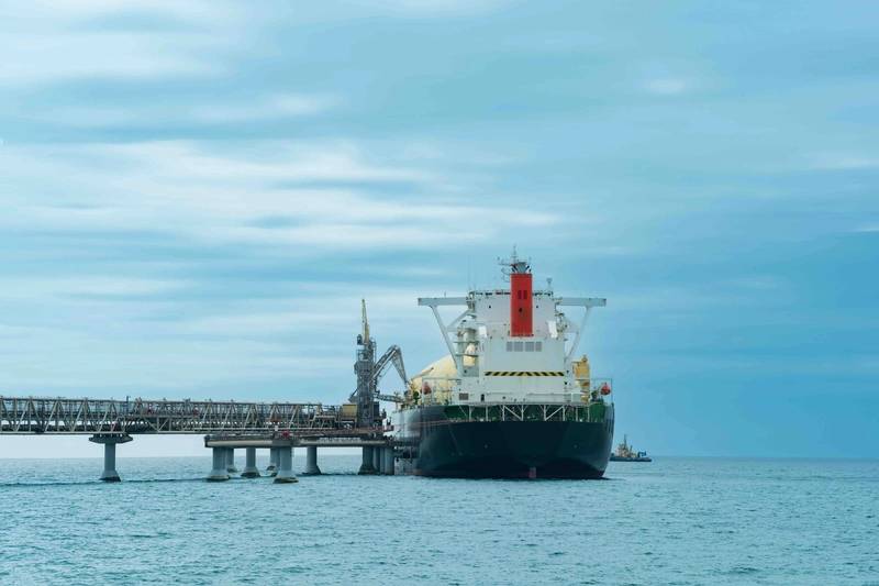EU Commission clarifies all Russian LNG trade is banned from 2027 for EU operators