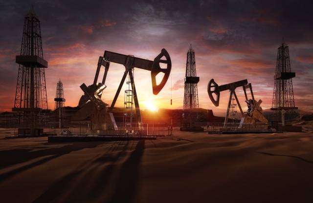 Oil Prices Fall on Looming Supply Glut