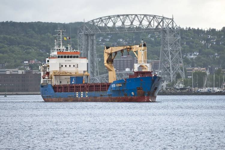 Arrival of the BBC Peter Roenna in the harbor this morning (Duluth’s Aerial Lift Bridge in background)