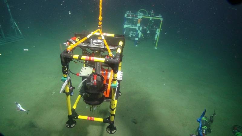 The micro profiler measures sediment chemistry at micrometer resolution, by slowly inserting electrodes into the sediments over a one hour period. This instrument allows us to look at even small changes that occur in the sediments as the carbon dioxide dissolves in the sediments. Image: Copyright STEMM-CCS Project