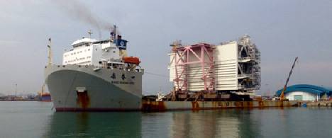 M11 sails out from Thailand, on its way toward Haugesund and the North Sea. (Photo: Helge Navratil/Statoil)