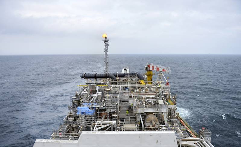 Under the weather Process kit aboard the Norne FPSO Photo: Harald Pettersen Statoil ASA