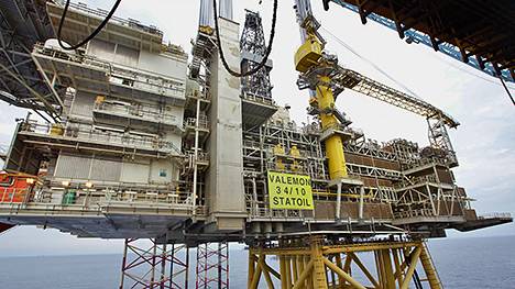 The Valemon topsides landed on the jacket just before 13.00. (Photo: André Osmundsen/Statoil)